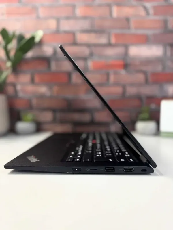 Ультрабук-трансформер Lenovo ThinkPad X13 Yoga Gen1 / 13.3" (1920x1080) IPS Touch / Intel Core i5-10210U (4 (8) ядра по 1.6 - 4.2 GHz) / 16 GB DDR4 / 256 GB SSD / Intel UHD Graphics / WebCam / Стилус / Windows 10 Pro б/в - зображення 7