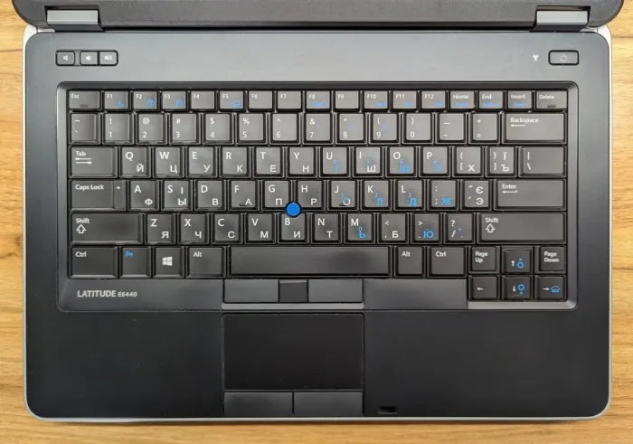 Ноутбук Б-класс  Dell Latitude E6440 / 14" (1600x900) TN / Intel Core i5-4300M (2 (4) ядра по 2.6 - 3.3 GHz) / 8 GB DDR3 / 256 GB SSD / Intel HD Graphic 4600 / WebCam / Windows 10 б/в - зображення 3