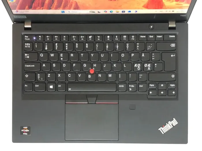 Ультрабук Б-клас Lenovo ThinkPad T495 / 14" (1920x1080) IPS / AMD Ryzen 5 PRO 3500U (4 (8) ядра по 2.1 - 3.7 GHz) / 16 GB DDR4 / 256 GB SSD NVMe / AMD Radeon Vega 8 Graphics / WebCam / Win 11 Pro б/в - зображення 8