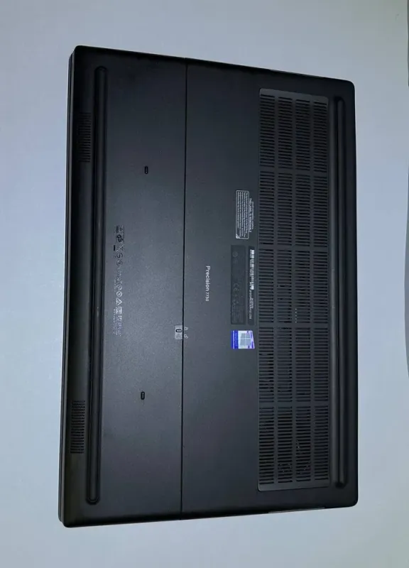 Мобільна робоча станція Dell Precision 7730 / 17.3" (3840x2160) IPS / Intel Core i7-8750H (6 (12) ядер по 2.2 - 4.1 GHz) / 32 GB DDR4 / 512 GB SSD / AMD Radeon Pro WX 7100, 8 GB GDDR5, 256-bit / WebCam / HDMI б/в - зображення 8