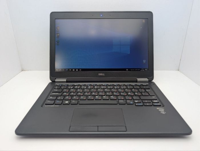 Нетбук Dell Latitude E7250 / 12,5" (1366x768) TN / Intel Core i7-5600U (2 (4) ядра по 2,6 - 3,2 ГГц) / 8 ГБ DDR3 / 120 ГБ SSD / Intel HD Graphics 5500 / Веб-камера / АКБ не тримає заряд б/в - зображення 2
