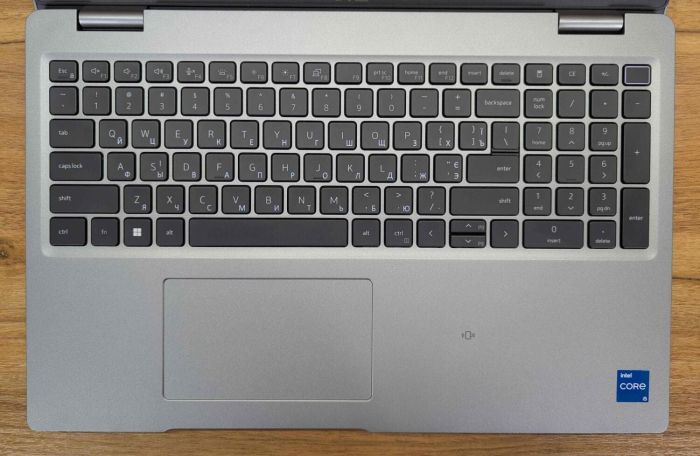 Ультрабук Dell Latitude 5530 / 15.6" (1920x1080) IPS / Intel Core i5-1245U (10 (12) ядер по 1.2 - 4.4 GHz) / 16 GB DDR4 / 512 GB SSD / Intel Iris Xe Graphics / HDMI / Windows 11 б/в - зображення 3