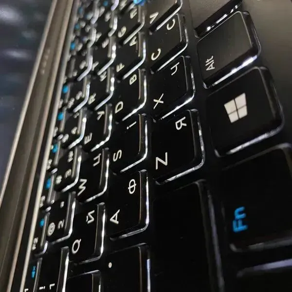 Ультрабук Dell Latitude E5470 / 14" (1366x768) TN / Intel Core i5-6440HQ (4 ядра по 2.6 - 3.5 GHz) / 8 GB DDR4 / 240 GB SSD / Intel HD Graphics 530 / VGA / HDMI б/в - зображення 6