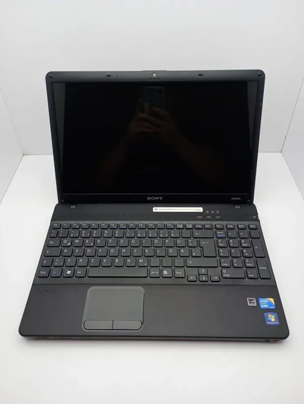 Ноутбук Sony VPC156 / 15.6" (1366x768) TN / Intel Core i3-380M (2 (4) ядра по 2.53 GHz) / 6 GB DDR3 / 320 GB HDD / Intel HD Graphics / WebCam б/в - зображення 2