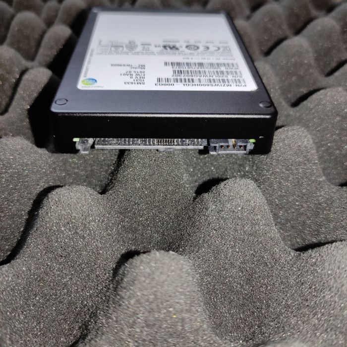 Твердотільний накопичувач SSD Samsung SM1633 / 2.5" / 800 GB / SAS 12G / 3 DWPD б/в - зображення 4