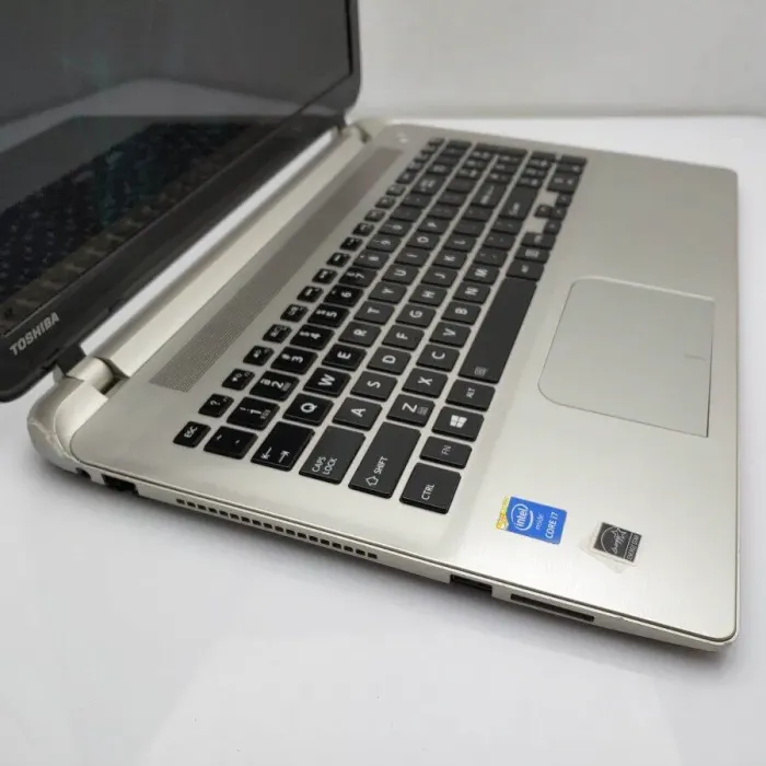 Ноутбук Б-клас Toshiba Satellite S55-B5258 / 15.6" TN / Core i7-4710HQ (4(8) ядра по 2.5-3.5GHz) / 8GB DDR3 / 240GB SSD / HD Graphics 4600 / WebCam / Win 10 Home б/в - зображення 4