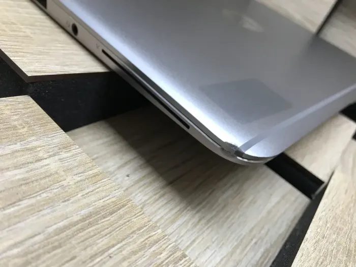 Ноутбук Б-клас HP EliteBook Folio 1040 G3 / 14" (2560x1440) IPS / Intel Core i5-6300U (2 (4) ядра по 2.4 - 3.0 GHz) / 16 GB DDR4 / 256 GB SSD / Intel HD Graphics 520 / WebCam / Windows 10 б/в - зображення 8