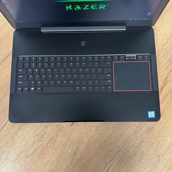 Ігровий ноутбук Б-клас Razer Blade 17 RZ09-0220 / 17.3" (1920x1080) IPS / Intel Core i7-7700HQ (4 (8) ядра по 2.8 - 3.8 GHz) / 16 GB DDR4 / 500 GB SSD / nVidia GeForce GTX 1060, 6 GB GDDR5, 192-bit / WebCam б/в - зображення 7