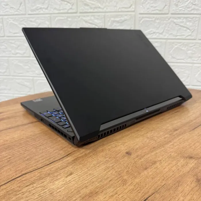 Ігровий ноутбук Asus TUF Gaming Advantage A16 FA617NS / 16" (2560x1600) IPS / AMD Ryzen 7 7735HS (8 (16) ядер по 3.2 - 4.75 GHz) / 16 GB DDR5 / 512 GB SSD / AMD Radeon RX 7600S, 8 GB GDDR6, 128-bit / WebCam б/в - зображення 6