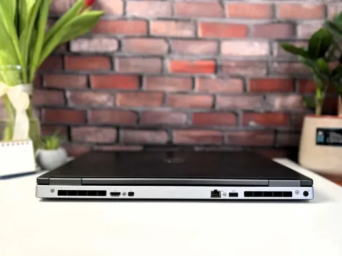 Мобільна робоча станція Dell Precision 7740 / 17.3" (1920x1080) IPS / Intel Core i9-9980HK (8 (16) ядер по 2.4 - 5.0 GHz) / 32 GB DDR4 / 1000 GB SSD M.2 / nVidia Quadro RTX 4000, 8 GB GDDR6, 256-bit / WebCam б/в - зображення 5