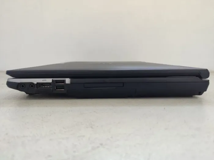 Мобільна робоча станція Fujitsu Celsius H920 / 17.3" (1920x1080) TN / Intel Core i7-3820QM (4 (8) ядра по 2.7 - 3.7 GHz) / 32 GB DDR3 / 240 GB SSD / nVidia Quadro K3000M, 2 GB GDDR5, 256-bit / WebCam б/в - зображення 4