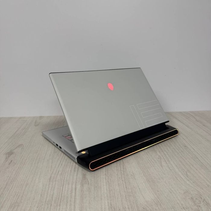 Ігровий ноутбук Dell Alienware m15 R3 White / 15.6" (3840x2160) IPS / Intel Core i7-10875H (8 (16) ядер по 2,3 - 5,1 ГГц) / 32 ГБ DDR4 / 512 ГБ SSD / nVidia GeForce RTX 2080 Super Max-Q, 8 ГБ GDDR6, 256-біт / WebCam б/в - изображение 7