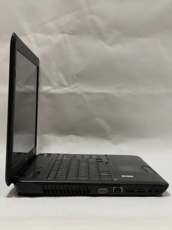 Ноутбук Toshiba Satellite C660D / 15.6" (1366x768) TN / AMD E-450 (2 ядра по 1.6 GHz) / 8 GB DDR3 / 120 GB SSD / AMD Radeon HD 6320 Graphics / DVD-ROM б/в - зображення 3