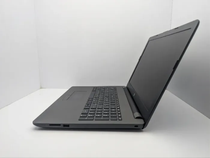 Ноутбук HP 250 G6 / 15.6" (1366x768) TN / Intel Celeron N3060 (2 ядра по 1.6 - 2.48 GHz) / 8 GB DDR3 / 240 GB SSD / Intel Graphics / WebCam б/в - зображення 5