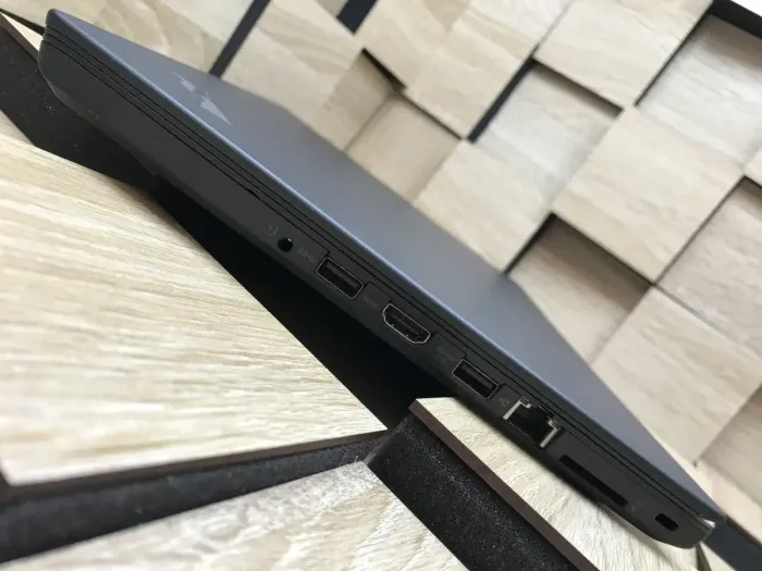 Ультрабук Б-клас Lenovo ThinkPad T470 / 14" (1366x768) TN / Intel Core i5-7300U (2 (4) ядра по 2.6 - 3.5 GHz) / 8 GB DDR4 / 480 GB SSD / Intel HD Graphics 520 / WebCam / Fingerprint / USB 3.1 / HDMI б/в - зображення 6