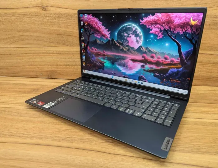 Ноутбук Lenovo IdeaPad 5 15ALC05 / 15.6" (1920x1080) IPS / AMD Ryzen 7 5700U (8 (16) ядер по 1.8 - 4.3 GHz) / 16 GB DDR4 / 512 GB SSD / AMD Radeon Graphics 512SP / WebCam / Windows 11 б/в - зображення 5