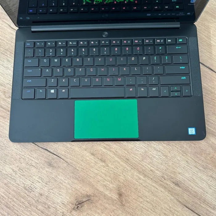Ультрабук Razer Blade 13 Stealth RZ09-0239 Green / 13.3" (3200x1800) IPS Touch / Intel Core i7-8550U (4 (8) ядра по 1.8 - 4.0 GHz) / 16 GB DDR4 / 256 GB SSD / Intel UHD Graphics 620 / WebCam б/в - зображення 6