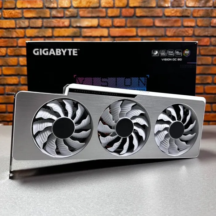 Дискретна відеокарта Gigabyte GeForce RTX 3070 Ti Vision OC 8G, 8 GB GDDR6X, 256-bit / 2x HDMI, 2x DisplayPort / Коробка / (GV-N307TVISION OC-8GD) б/в - зображення 2