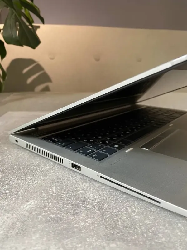 Ультрабук Б-клас HP EliteBook 850 G6 / 15.6" (1920x1080) IPS / Intel Core i5-8265U (4 (8) ядра по 1.6 - 3.9 GHz) / 8 GB DDR4 / 256 GB SSD M.2 / Intel UHD Graphics / WebCam / Win 10 б/в - зображення 3