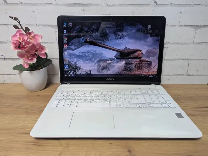 Ноутбук Б-клас Sony SVF153A1YM / 15.6" (1366x768) TN / Intel Core i5-4200U (2 (4) ядра по 1.6 - 2.6 GHz) / 8 GB DDR3 / 256 GB SSD / nVidia GeForce GT 740M, 2 GB GDDR3, 64-bit / WebCam / DVD-ROM б/в - зображення 2