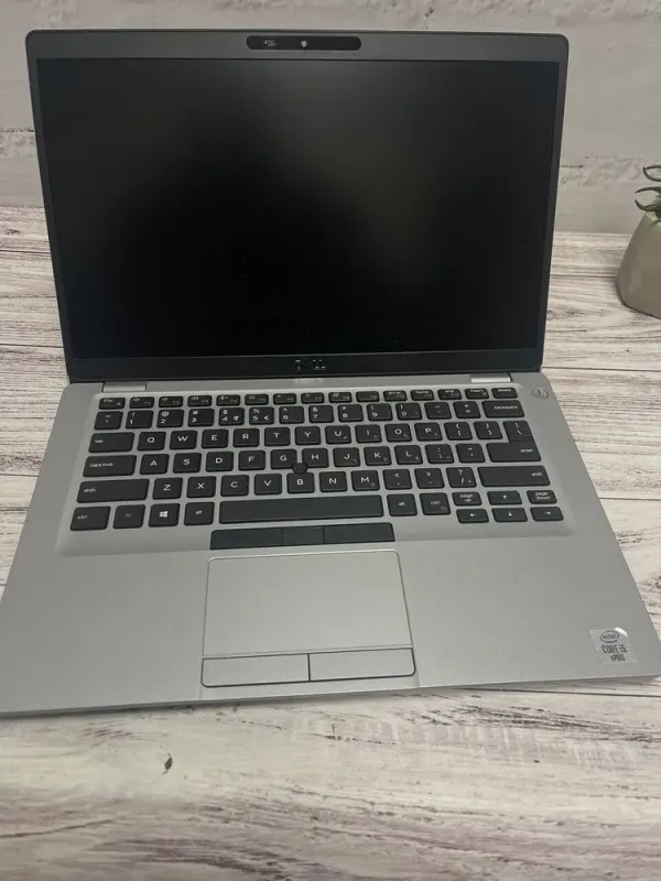 Ультрабук Dell Latitude 5410 / 14" (1920x1080) IPS Touch / Intel Core i5-10310U (4 (8) ядра по 1.7 - 4.4 GHz) / 16 GB DDR4 / 256 GB SSD / Intel UHD Graphics / WebCam б/в - зображення 2