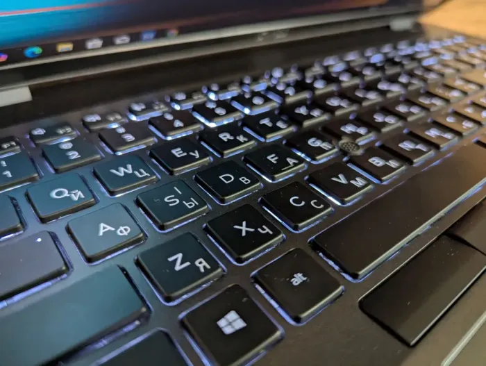 Ноутбук Dell Precision 3540 / 15.6" (1920x1080) IPS / Intel Core i5-8265U (4 (8) ядра по 1.6 - 3.9 GHz) / 16 GB DDR4 / 512 GB SSD / AMD Radeon Pro WX 2100, 2 GB GDDR5, 64-bit / WebCam / Windows 10 б/в - зображення 6