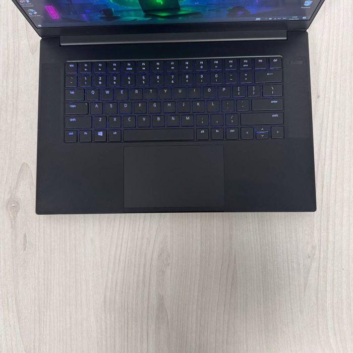 Ігровий ноутбук Б-клас Razer Blade 15 RZ09-0328 / 15.6" (1920x1080) IPS / Intel Core i7-10750H (6 (12) ядер по 2.6 - 5.0 GHz) / 16 GB DDR4 / 512 GB SSD NVMe / nVidia GeForce RTX 2060, 6 GB GDDR6, 192-bit / WebCam б/в - зображення 7