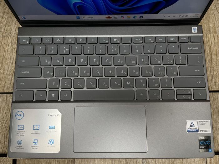 Ультрабук Б-клас Dell Inspiron 13 5310 / 13.3" (1920x1200) IPS / Intel Core i5-11320H (4 (8) ядра по 3.2 - 4.5 GHz) / 16 GB DDR4 / 512 GB SSD M.2 / Intel Iris Xe Graphics / WebCam б/в - зображення 4