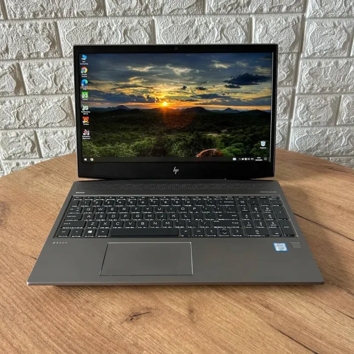 Мобільна робоча станція Б-клас HP ZBook 15v G5 / 15.6" (1920x1080) IPS / Intel Xeon E-2176M (6 (12) ядер по 2.7 - 4.4 GHz) / 16 GB DDR4 / 256 GB SSD / nVidia Quadro P600, 4 GB GDDR5, 128-bit / WebCam б/в - зображення 2