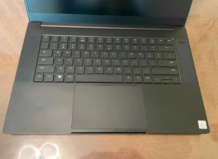 Ігровий ноутбук Б-клас Razer Blade 15 / 15.6" (1920x1080) IPS / Intel Core i7-10750H (6 (12) ядер по 2.6 - 5.0 GHz) / 16 GB DDR4 / 512 GB SSD / nVidia GeForce RTX 2060, 6 GB GDDR6, 192-bit / WebCam б/в - зображення 4