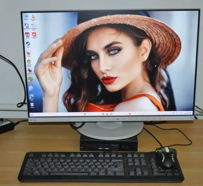 Комплект ПК: неттоп Dell OptiPlex 3040 Micro USFF / Intel Core i5-6500T (4 ядра по 2,5 - 3,1 ГГц) / 16 ГБ DDR3 / 500 ГБ SSD / Intel HD Graphics 530 / Windows 11 Pro / Блок + Монітор EIZO FlexScan EV2455 / 24" (1920x1200) IPS / Кабелі б/в - зображення 2