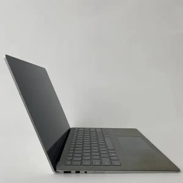 Ультрабук Б-клас Microsoft Surface Laptop 2 / 13.5" (2256x1504) IPS Touch / Intel Core i5-8250U (4 (8) ядра по 1.6 - 3.4 GHz) / 8 GB DDR3 / 128 GB SSD / Intel UHD Graphics 620 / WebCam б/в - зображення 3