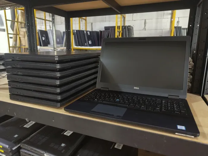 Ігровий ноутбук Dell Latitude E5580 / 15.6" (1920x1080) IPS / Intel Core i7-7820HQ (4 (8) ядра по 2.9 - 3.9 GHz) / 16 GB DDR4 / 240 GB SSD / nVidia GeForce 940MX, 2 GB GDDR5, 64-bit / WebCam б/в - зображення 5