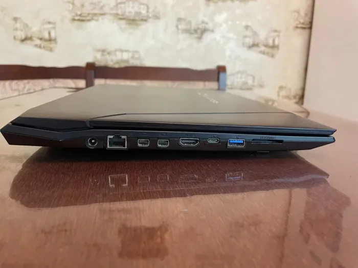 Ноутбук Clevo N850HZ / 15.6" (1920x1080) IPS / Intel Core i7-7700HQ (4 (8) ядра по 2.8 - 3.8 GHz) / 16 GB DDR4 / 256 GB SSD / Intel HD Graphics 630 / WebCam б/в - зображення 5