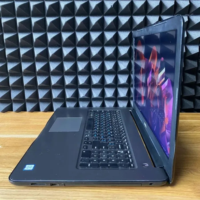 Ноутбук Dell Inspiron 17 5767 (P32E) / 17.3" (1920x1080) TN / Intel Core i5-7200U (2 (4) ядра по 2.5 - 3.1 GHz) / 16 GB DDR4 / 360 GB SSD / Intel HD Graphics 620 / WebCam / DVD-ROM б/в - зображення 6
