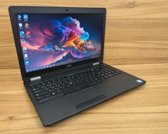 Ноутбук Dell Latitude E5570 / 15.6" (1366x768) TN / Intel Core i7-6820HQ (4 (8) ядра по 2.7 - 3.6 GHz) / 16 GB DDR4 / 512 GB SSD / AMD Radeon R7 M370, 2 GB GDDR5, 128-bit / VGA / WebCam / Windows 10 б/в - зображення 4