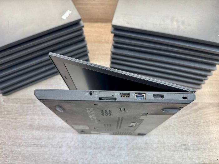 Ноутбук Lenovo ThinkPad T460 / 14" (1366x768) TN / Intel Core i5-6300U (2 (4) ядра по 2.4 - 3.0 GHz) / 8 GB DDR3 / 120 GB SSD / Intel HD Graphics 520 / WebCam / Два АКБ б/в - зображення 6