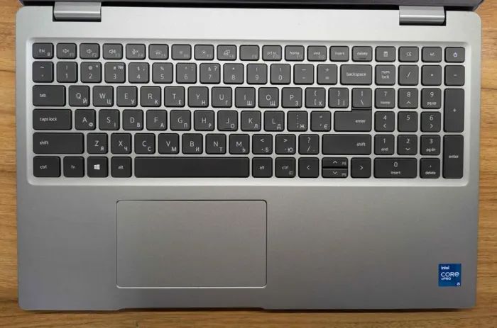 Ультрабук Б-клас Dell Precision 3560 / 15.6" (1920x1080) IPS / Intel Core i5-1145G7 (4 (8) ядра по 2.6 - 4.4 GHz) / 8 GB DDR4 / 256 GB SSD / Intel Iris Xe Graphics / WebCam / Windows 11 б/в - зображення 3