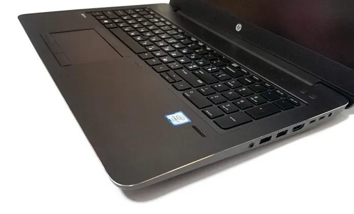 Мобільна робоча станція HP ZBook 15 G3 / 15.6" (1920x1080) TN / Intel Core i7-6700HQ (4 (8) ядра по 2.6 - 3.5 GHz) / 32 GB DDR4 / 256 GB SSD M.2 / AMD FirePro W5170M, 2 GB GDDR5, 128-bit / WebCam / Win 10 Pro б/в - зображення 4