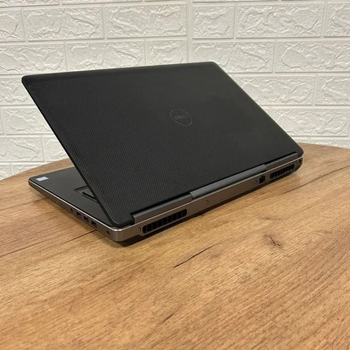 Мобільна робоча станція Б-клас Dell Precision 7720 / 17.3" (1920x1080) IPS / Intel Xeon E3-1505M v6 (4 (8) ядра по 3.0 - 4.0 GHz) / 32 GB DDR4 / 256 GB SSD / AMD Radeon Pro WX 4130, 2 GB GDDR5, 128-bit б/в - зображення 6