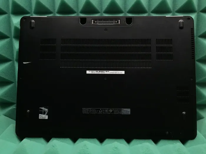 Ультрабук Б-клас Dell Latitude E7470 / 14" (1920x1080) IPS / Intel Core i7-6600U (2 (4) ядра по 2.6 - 3.4 GHz) / 8 GB DDR4 / 256 GB SSD / Intel HD Graphics 520 / WebCam / HDMI / Windows 10 б/в - зображення 9