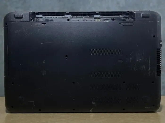 Ноутбук Б-клас HP 17-p023ng / 17.3" (1600x900) TN / AMD E1-6010 (2 ядра по 1.35 GHz) / 4 GB DDR3 / 120 GB SSD / AMD Radeon R2 Graphics / WebCam / DVD-ROM / Без АКБ б/в - изображение 3