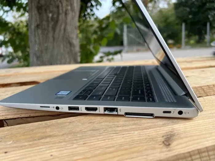 Ультрабук HP EliteBook 840 G5 / 14" (1920x1080) IPS / Intel Core i5-8265U (4 (8) ядра по 1.6 - 3.9 GHz) / 8 GB DDR4 / 256 GB SSD M.2 / Intel UHD Graphics 620 / WebCam б/в - зображення 5