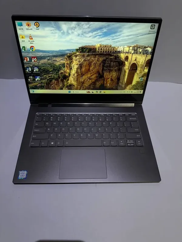Ноутбук-трансформер Lenovo Yoga C930-13Ikb / 13" (1920х1080) IPS Touch / Intel Core i7-8550U (4 (8) ядра по 1.8 - 4.0 GHz) / 12 GB DDR4 / 256 GB SSD / Intel UHD Graphics 620 / WebCam / Win 11 б/в - зображення 2