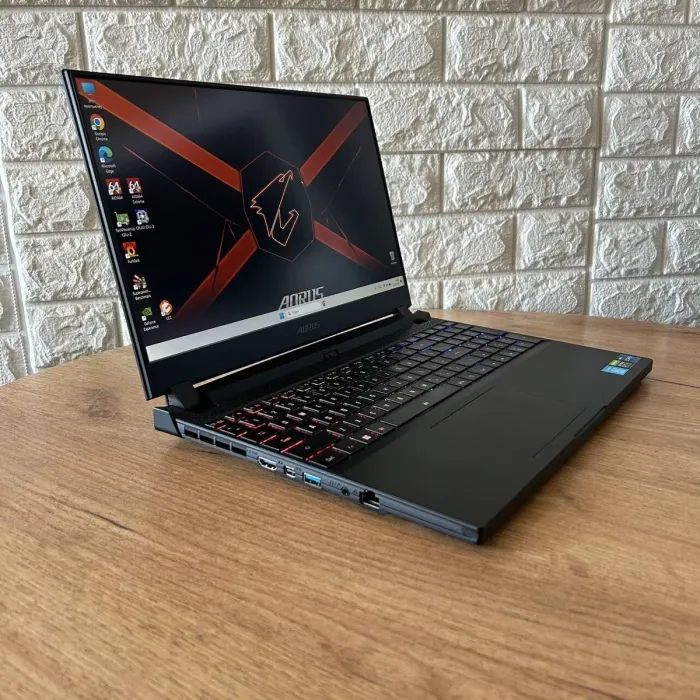 Ігровий ноутбук Gigabyte Aorus 5 SE4 / 15.6" (1920x1080) IPS / Intel Core i7-12700H (14 (20) ядер по 3.5 - 4.7 GHz) / 16 GB DDR4 / 512 GB SSD / nVidia GeForce RTX 3070, 8 GB GDDR6, 256-bit / WebCam б/в - зображення 4