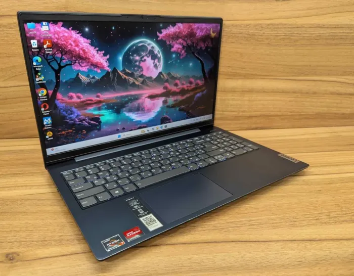 Ноутбук Lenovo IdeaPad 5 15ALC05 / 15.6" (1920x1080) IPS / AMD Ryzen 7 5700U (8 (16) ядер по 1.8 - 4.3 GHz) / 16 GB DDR4 / 512 GB SSD / AMD Radeon Graphics 512SP / WebCam / Windows 11 б/в - зображення 4