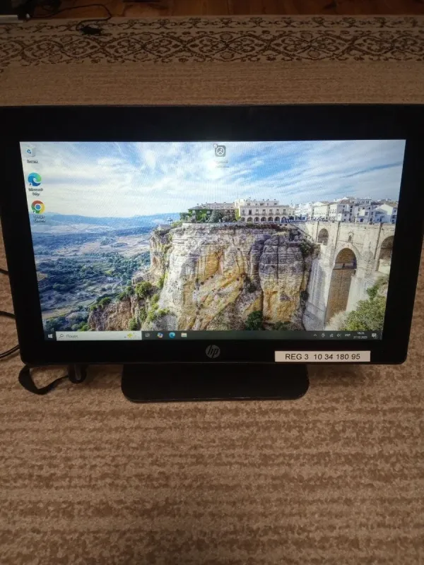 Моноблок HP RP9 G1 9015 Retail System / 16" (1366x768) TN Touch / Intel Pentium G4400T (2 ядра по 2.9 GHz) / 4 GB DDR4 / 120 GB SSD / Intel HD Graphics 510 б/в - изображение 2