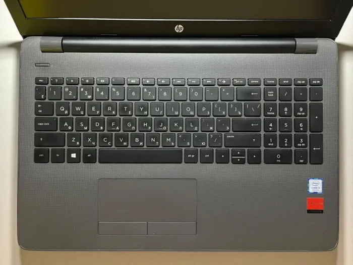 Ноутбук HP 250 G6 / 15.6" (1366х768) TN / Intel Core i3-7020U (2 (4) ядра по 2.3 GHz) / 8 GB DDR4 / 120 GB SSD / AMD Radeon R5 M330, 2 GB DDR3, 64-bit / WebCam б/в - изображение 3