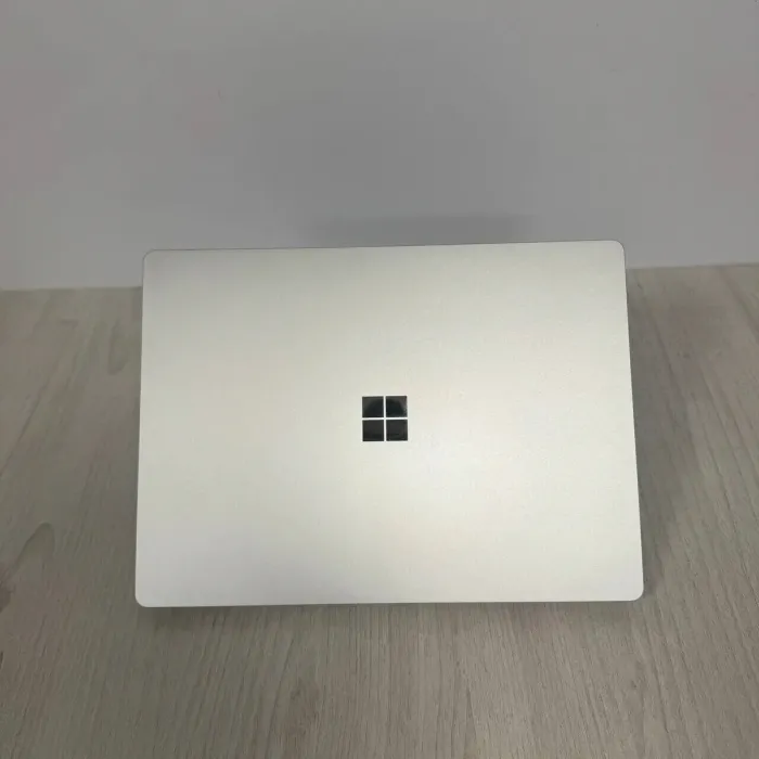 Ультрабук Microsoft Surface Laptop 4 / 13.5" (2256x1504) IPS Touch / AMD Ryzen 5 4680U (6 (12) ядер по 2.2 - 4.0 GHz) / 16 GB DDR4 / 256 GB SSD / AMD Radeon RX Vega 7 Graphics / WebCam б/в - зображення 7