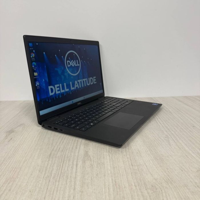 Ноутбук Б-клас Dell Latitude 3520 / 15.6" (1366x768) TN / Intel Core i5-1135G7 (4 (8) ядра по 2.4 - 4.2 GHz) / 8 GB DDR4 / 256 GB SSD / Intel Iris Xe Graphics / WebCam б/в - зображення 4